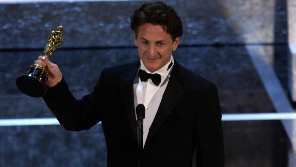 sean penn holding award