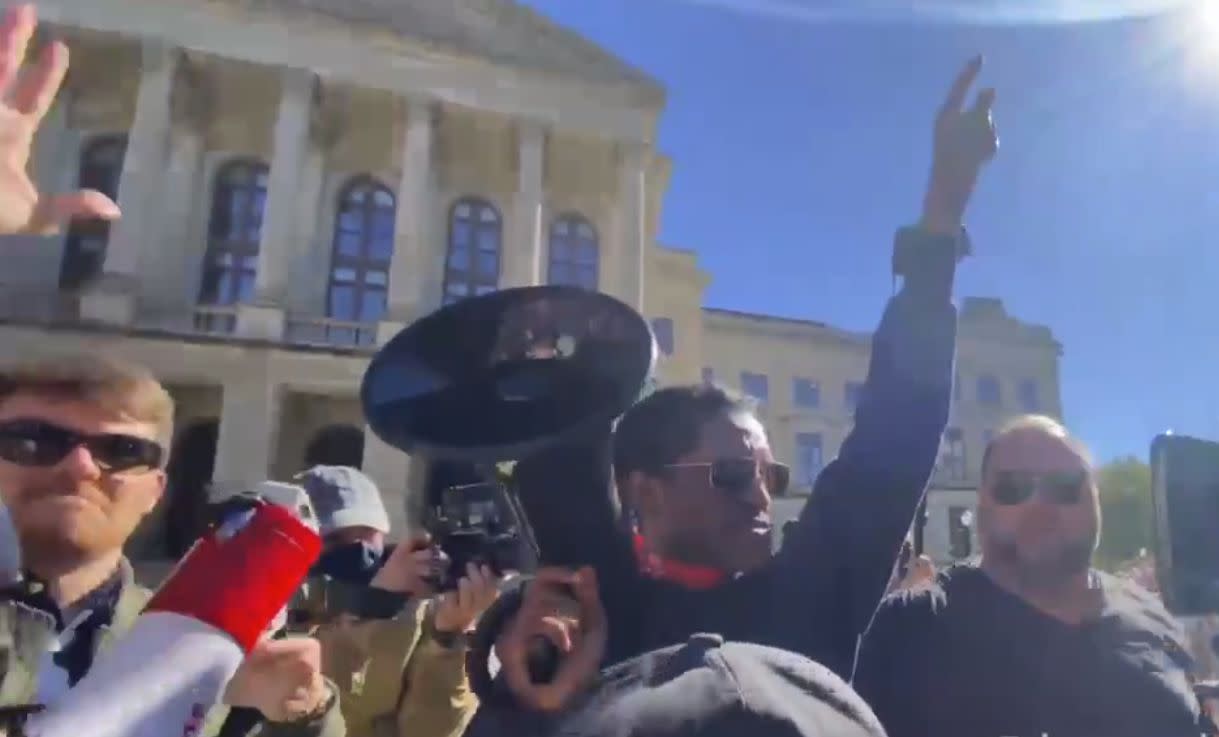 Nick Fuentes, Ali Alexander and Alex Jones rile up a crowd of Stop the Steal protesters in Atlanta on Nov. 18, 2020. (Photo: Screengrab/Twitter)