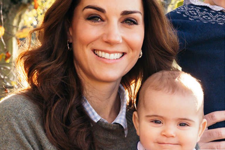 Kate Middleton porta un estilo que es sello característico de la elegancia británica y que se conoce como "the english rose look", una característica que debe poseer también la actriz que la interprete en la sexta temporada de The Crown