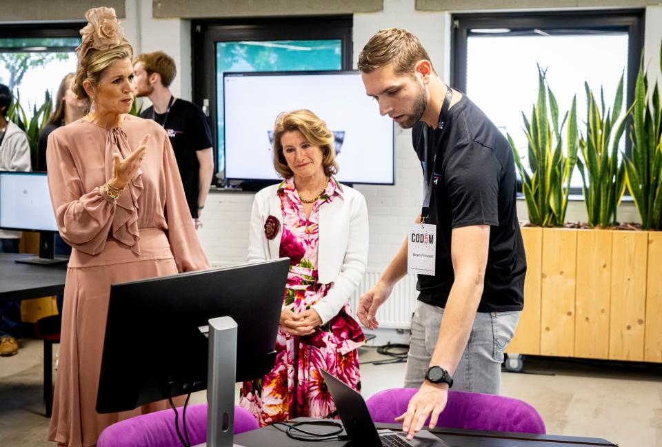 Queen Maxima of the Netherlands, natan dusty rose dress, amsterdam, Codam Coding College