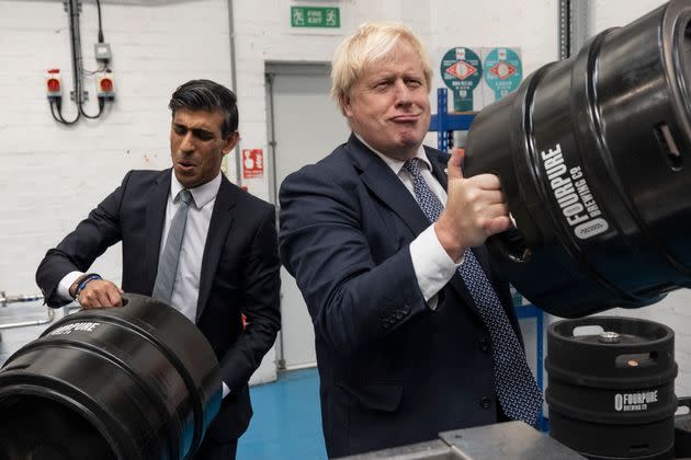 LONDON, ENGLAND - OCTOBER 27: British Prime Minister Boris Johnson and Britain's Chancellor of the Exchequer Rishi Sunak visit 'Fourpure Brewery' in Bermondsey on October 27, 2021 in London, England. Earlier in the day, Sunak presented the government's budget, and how to 