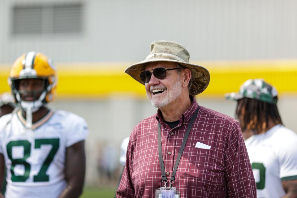 Larry McCarren, sports analyst and former Packers player, will receive the Bart and Cherry Starr Recognition Award from Packers Hall of Fame.