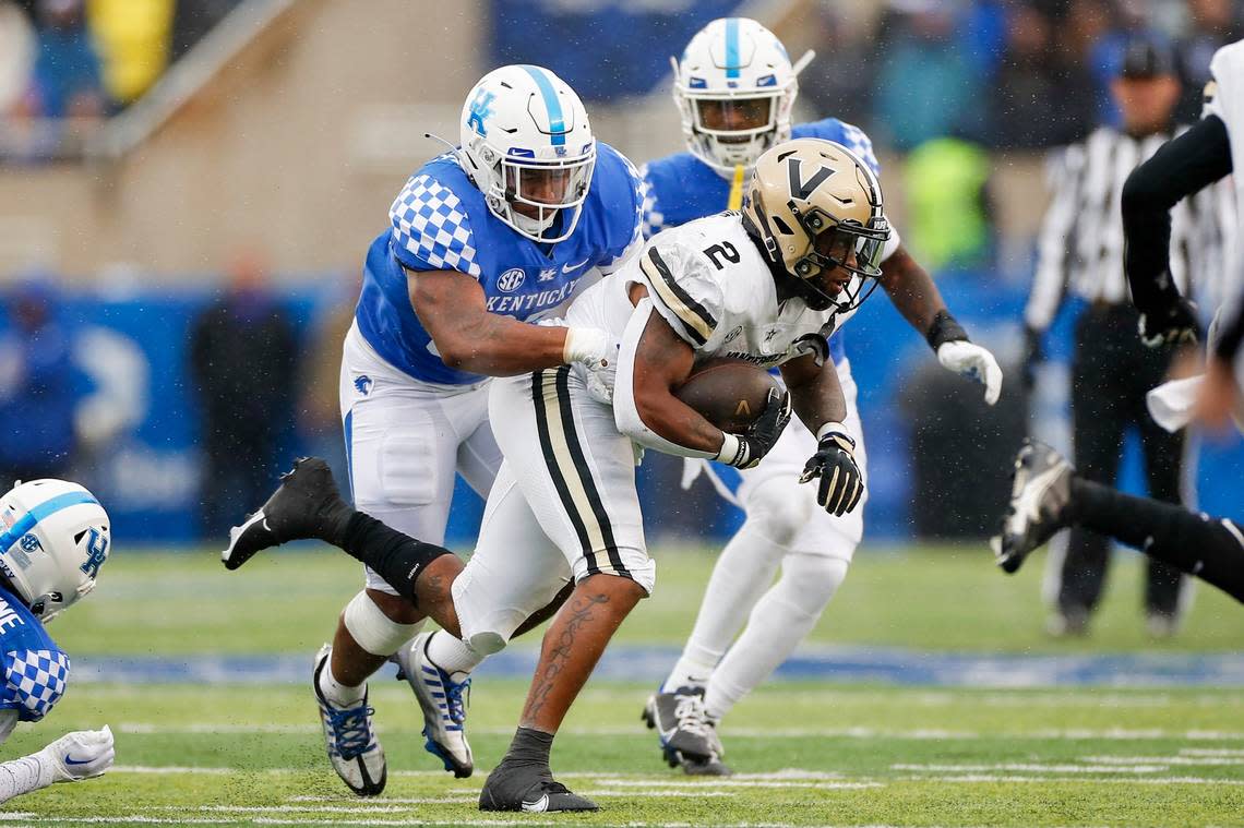 Ray Davis (2) ran for 129 yards and a touchdown to help Vanderbilt stun Kentucky 24-21 last season at Kroger Field. The 5-foot-10, 216-pound running back will be playing for UK when the Cats open their season Saturday against Ball State.