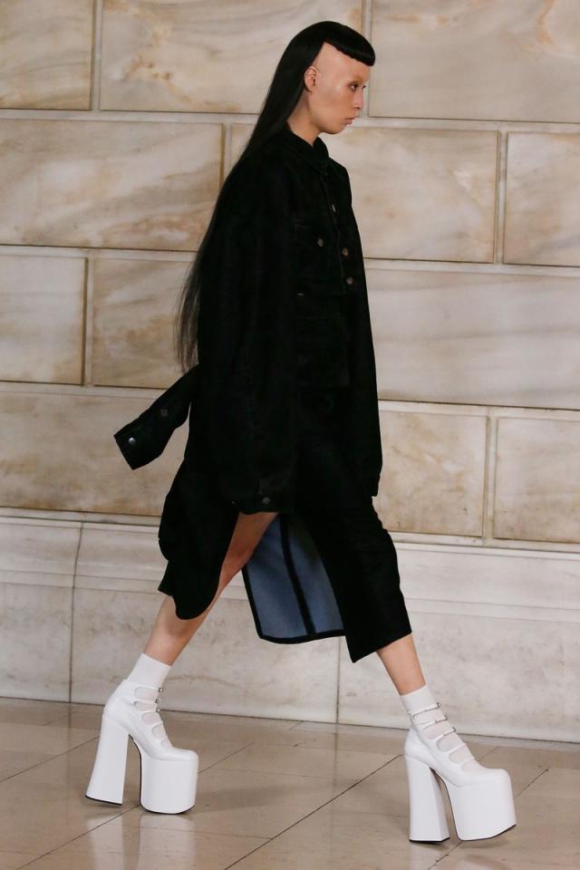 Gigi Hadid I Edgy in Blunt Bangs & Viral Boots at Marc Jacobs Show –  Footwear News