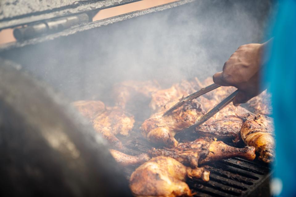 Willie Ray Fairley, the owner of Willie RayÕs ÒQÓ Shack, works the grills through a snow storm in Cedar Rapids, Thursday, Nov. 17, 2022.