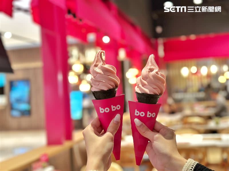 即日起至店內用餐點選任一炒河粉，即贈BO BO限定、只送不賣的「草莓優格霜淇淋」。（圖／記者劉沛妘攝影）