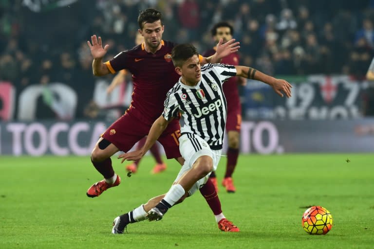 Roma's midfielder Miralem Pjanic (back) fights for the ball with Juventus' forward Paulo Dybala during the Italian Serie A football match in Turin on January 24, 2016