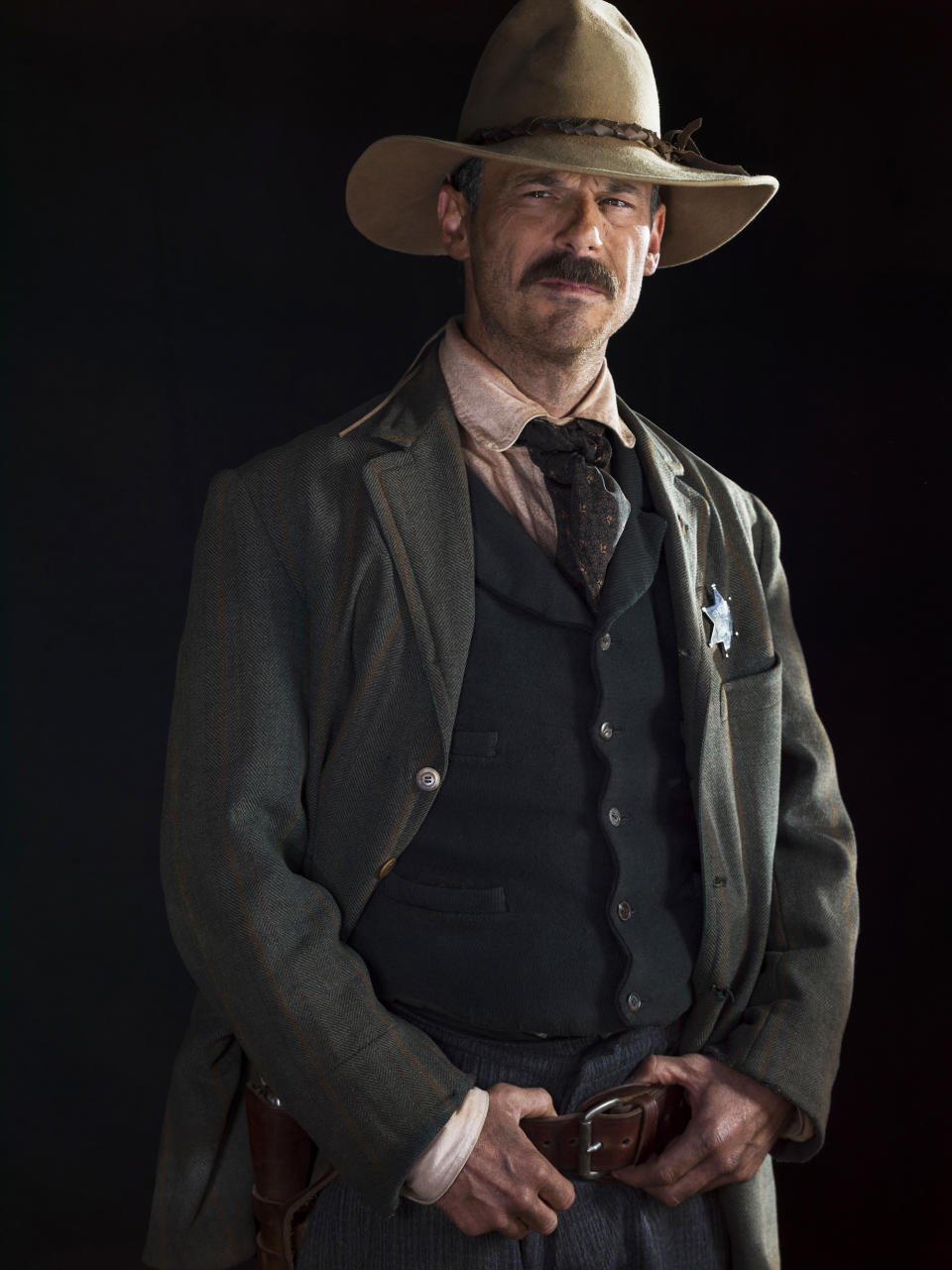 Scoot McNairy as Sheriff Bill McNue in Netflix's <i>Godless</i>. 