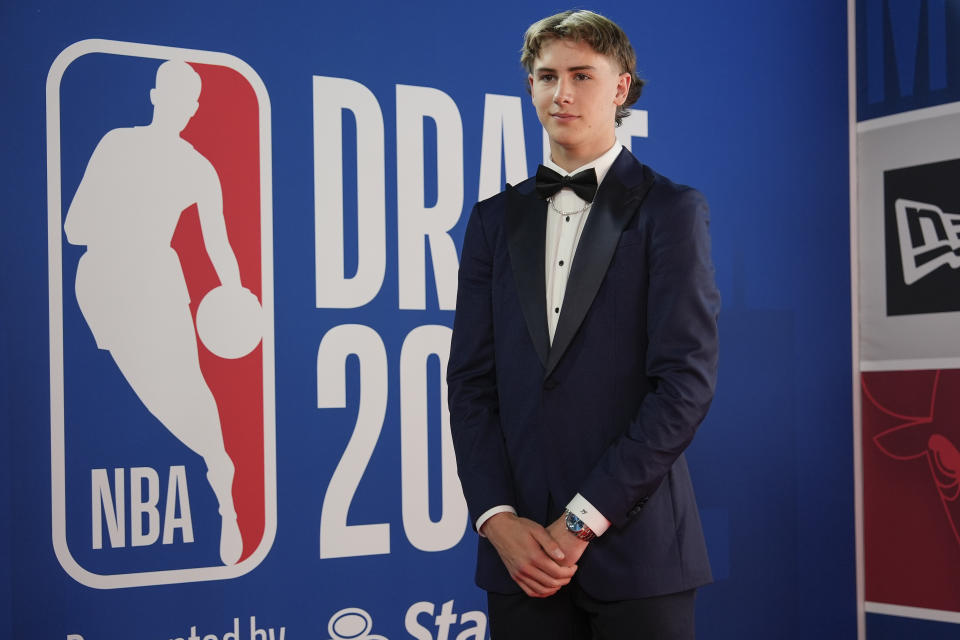 Johnny Furphy walks the red carpet before the NBA basketball draft, Wednesday, June 26, 2024, in New York. (AP Photo/Julia Nikhinson)