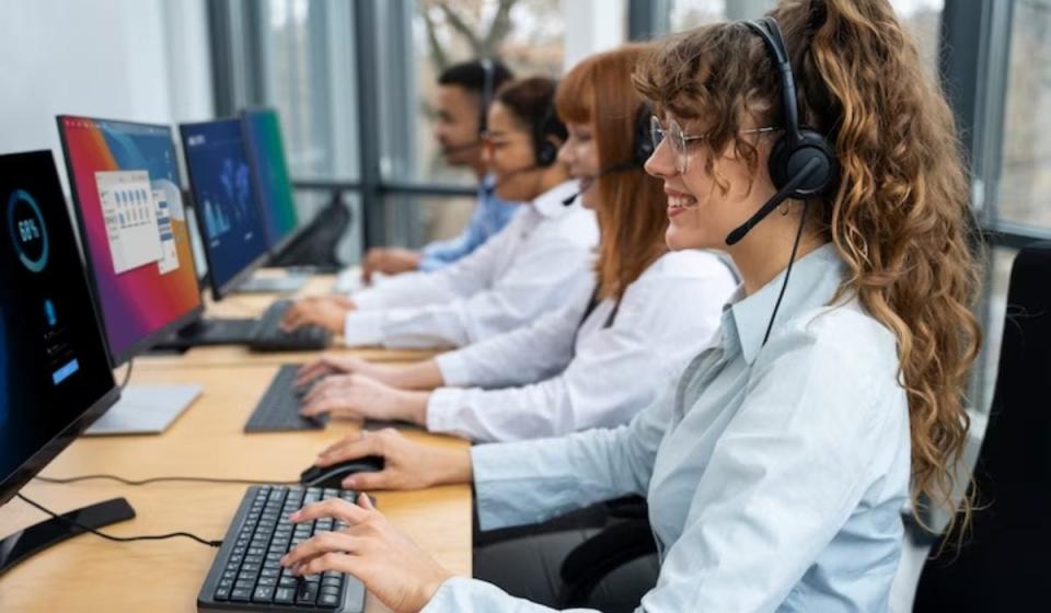 Empleo en Colombia: algunas vacantes para trabajar en call center. Foto: tomada de Freepik