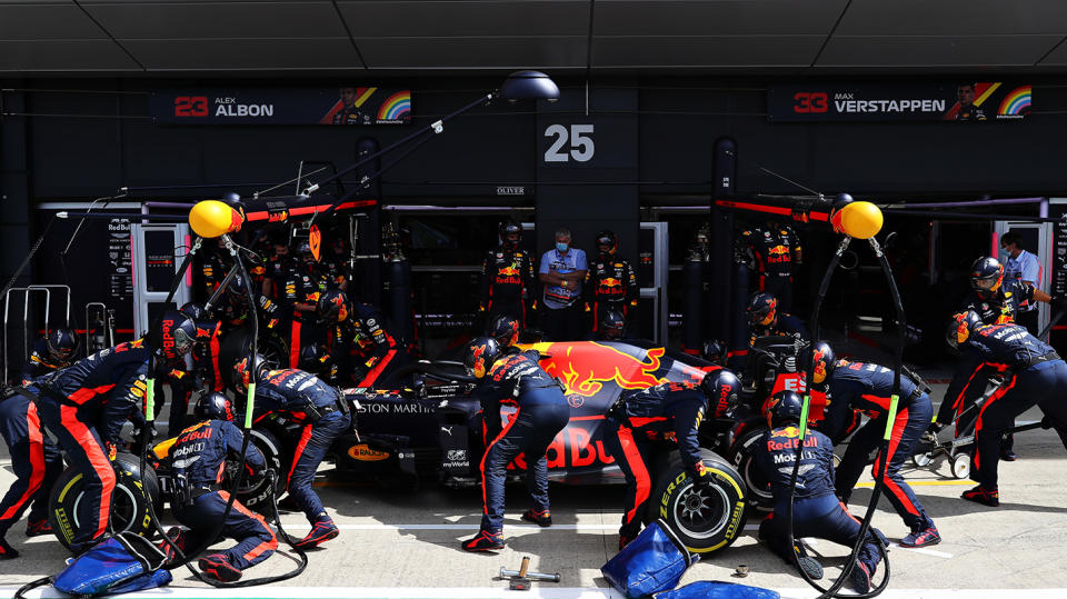 RBR為Verstappen英國GP尾聲的Pitstop辯護