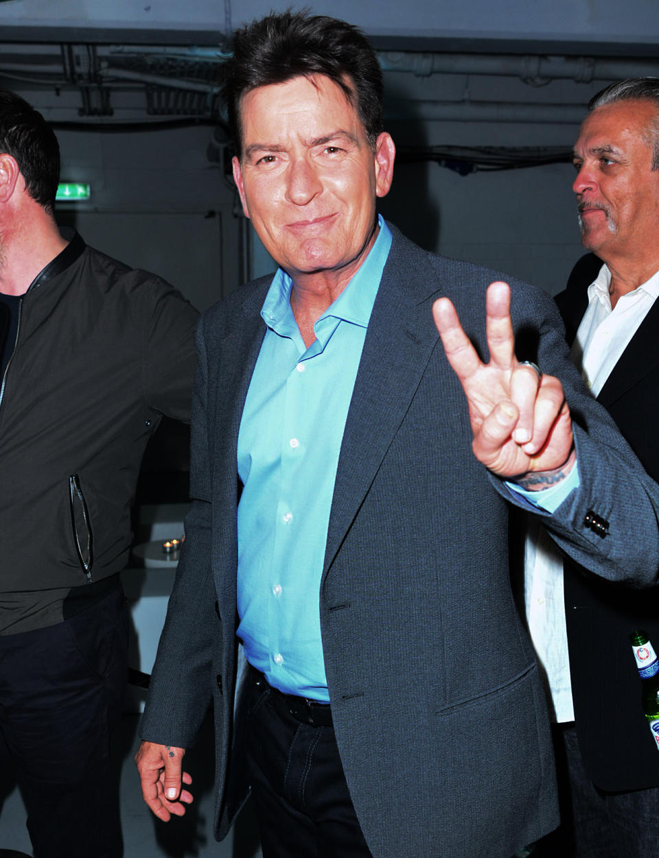 2013 war die Welt von Charlie Sheen noch in Ordnung. Fast keine Skandale und die Nachricht, dass er Großvater geworden war, machten dieses Jahr für ihn sicherlich zu einem schönen. Mittlerweile hat sich die Skandalnudel aus Hollywood aber wieder im Griff und kann sicher das eine oder andere Mal auf seinen Enkel aufpassen.