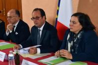 French President Francois Hollande (C), Interior minister Bernard Cazeneuve (L) and housing minister Emmanuelle Cosse (R) attend a meeting at the Sub-Prefecture of Calais as part of his visit to the northern French port which is home to the "Jungle" migrant camp, September 26, 2016. REUTERS/Philippe Huguen/Pool
