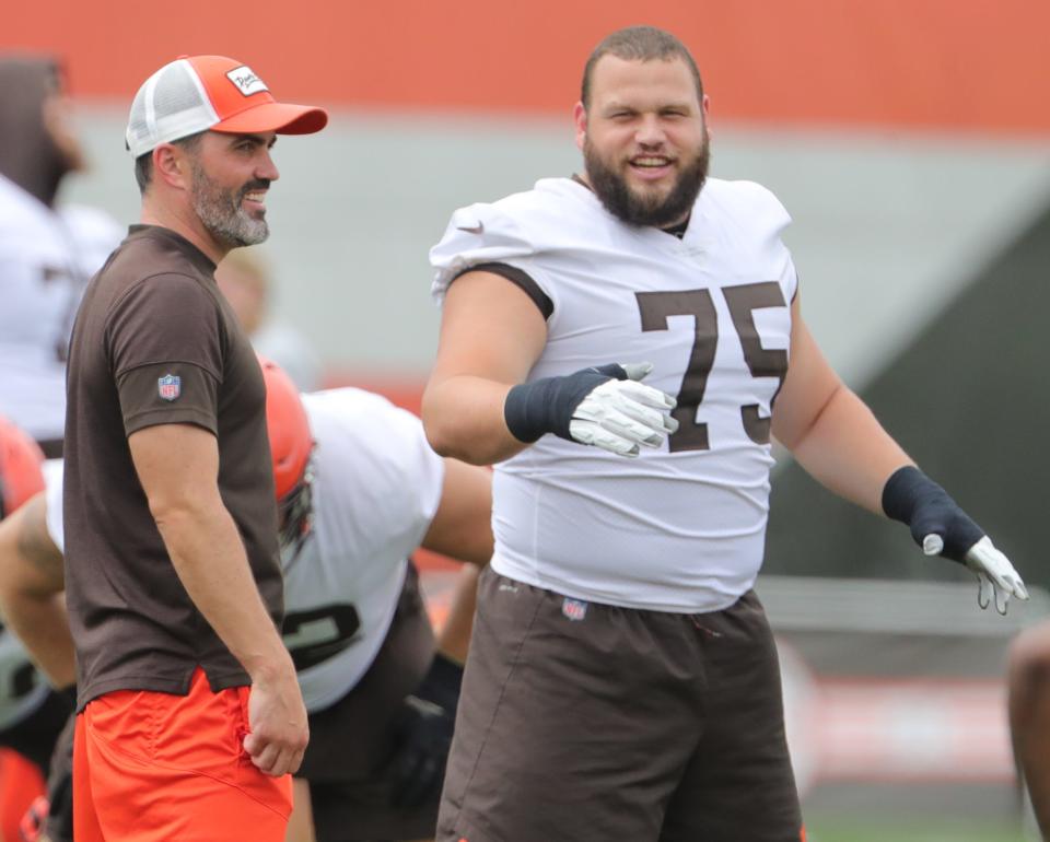 Browns head coach Kevin Stefanski talks with guard Joel Bitonio during practice on Wednesday, Aug. 18, 2021 in Berea.