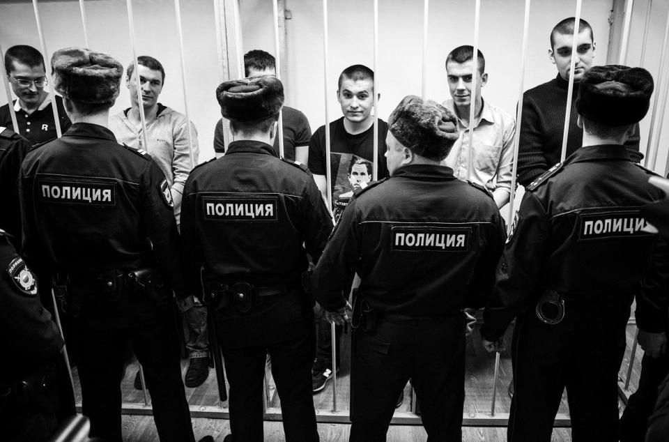 Ist er der demokratische Hoffnungsträger, als den ihn sein engster Kreis präsentiert? - Alexej Nawalny während einer Urteilsverkündung im Sicherungskäfig im Februar 2014. (Bild:  rbb/arte/Evgeny Feldman)