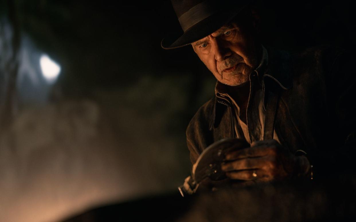 Harrison Ford schlüpft in "Indiana Jones und das Rad des Schicksals" zum letzten Mal in seine Paraderolle als abenteuerlustiger Schatzsucher. (Bild: Lucasfilm/Disney)