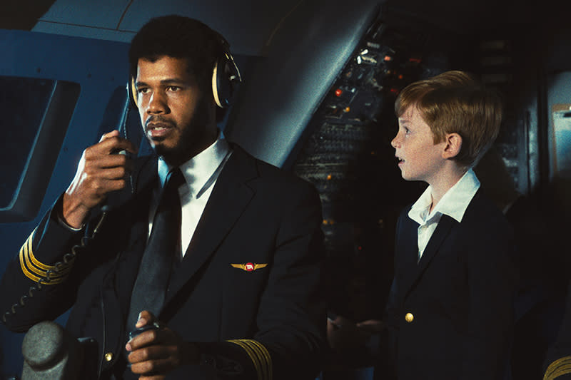 Solomon Hughes stars as Kareem Abdul-Jabbar, here re-enacting the moment where Abdul-Jabbar films a scene for the 1980 comedy Airplane!