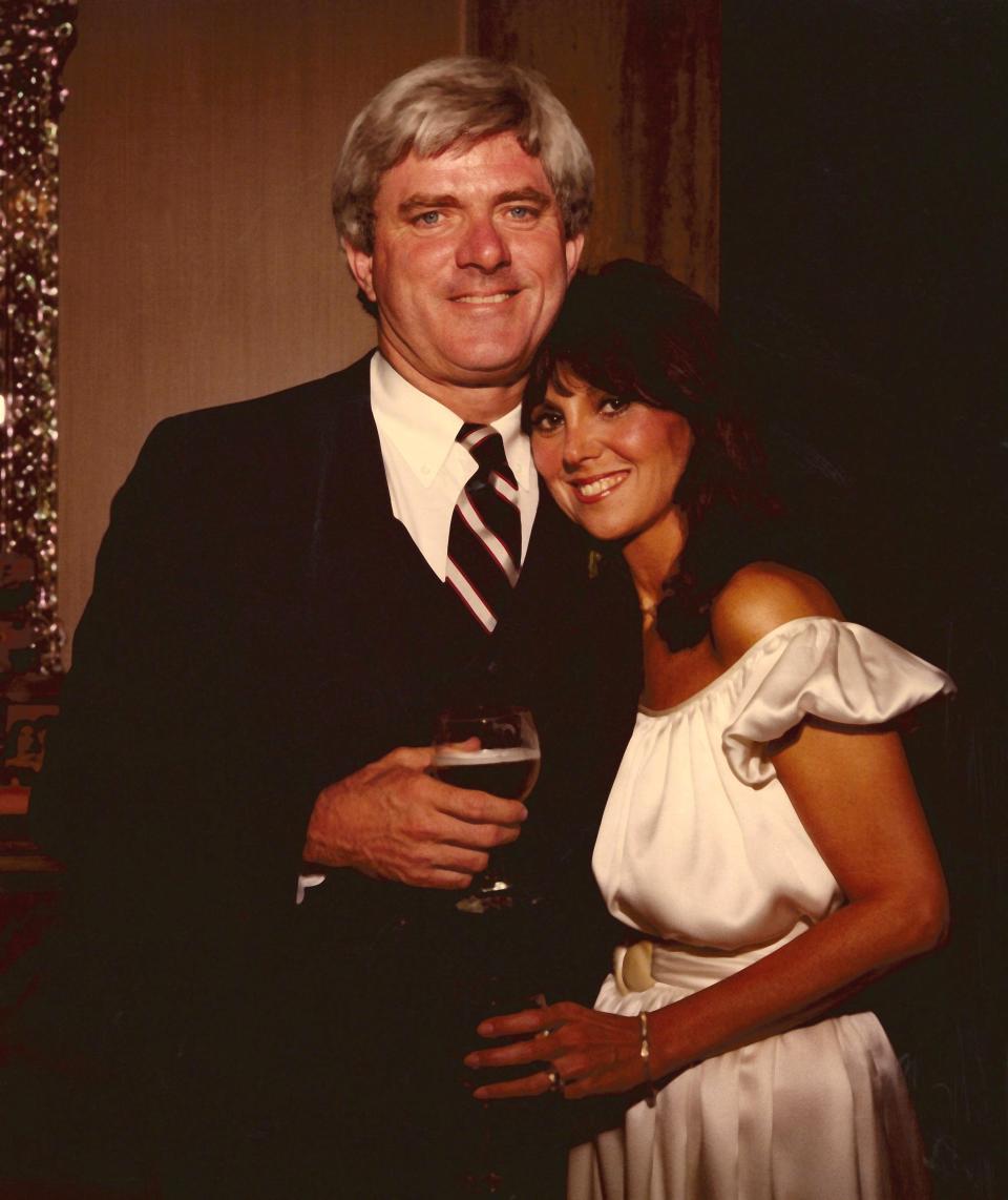 Marlo Thomas snuggles up to the man she became smitten with after appearing on "The Phil Donahue Show" in 1977.