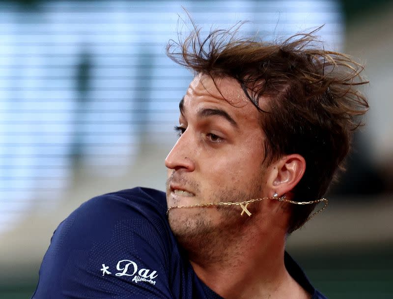 El brasileño Felipe Meligeni Alves durante su partido de primera ronda en el Abierto de Francia ante el noruego Casper Ruud, en Roland Garros, París, Francia