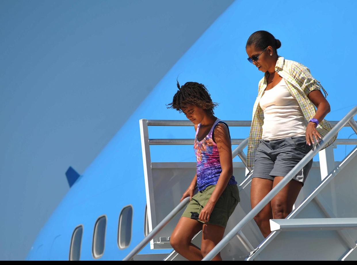 First lady Michelle Obama and daughter Malia step off Air Force One August 16, 2009, upon arrival at Grand Canyon National Park Airport in Arizona. (Photo: MANDEL NGAN via Getty Images)