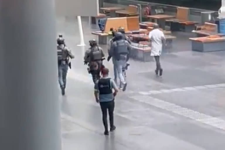 Así buscaban al tirador las fuerzas policiales holandesas