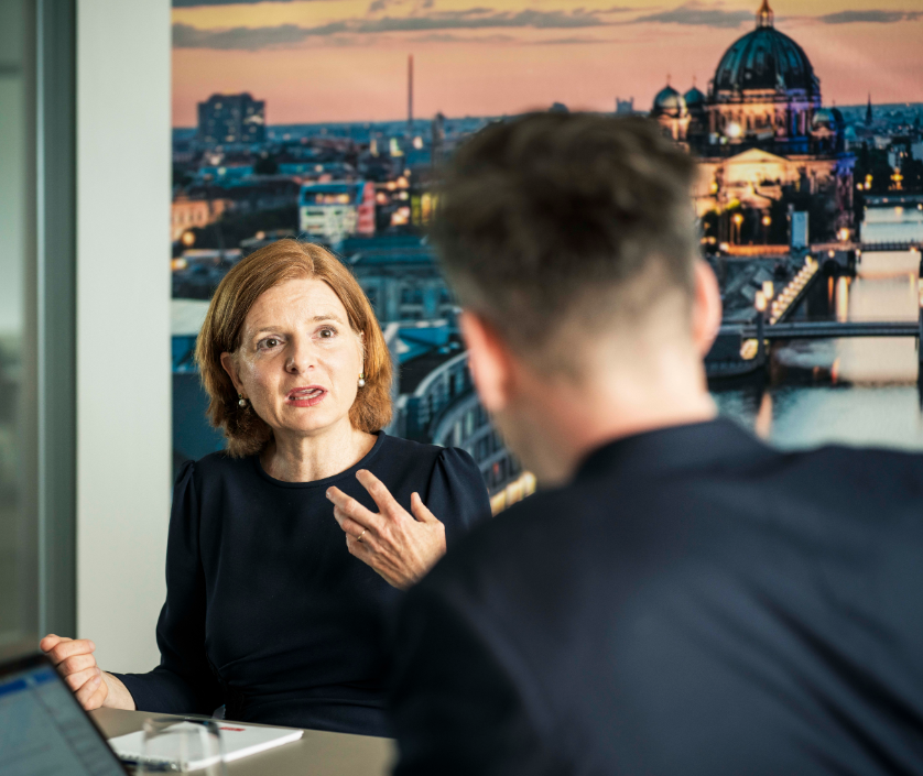 Katrin Vernau diskutiert mit BI-Chef Jakob Wais. - Copyright: Wolf Lux, @wolf_lux_photography