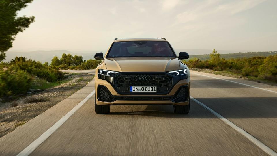 2024 audi q8 driving