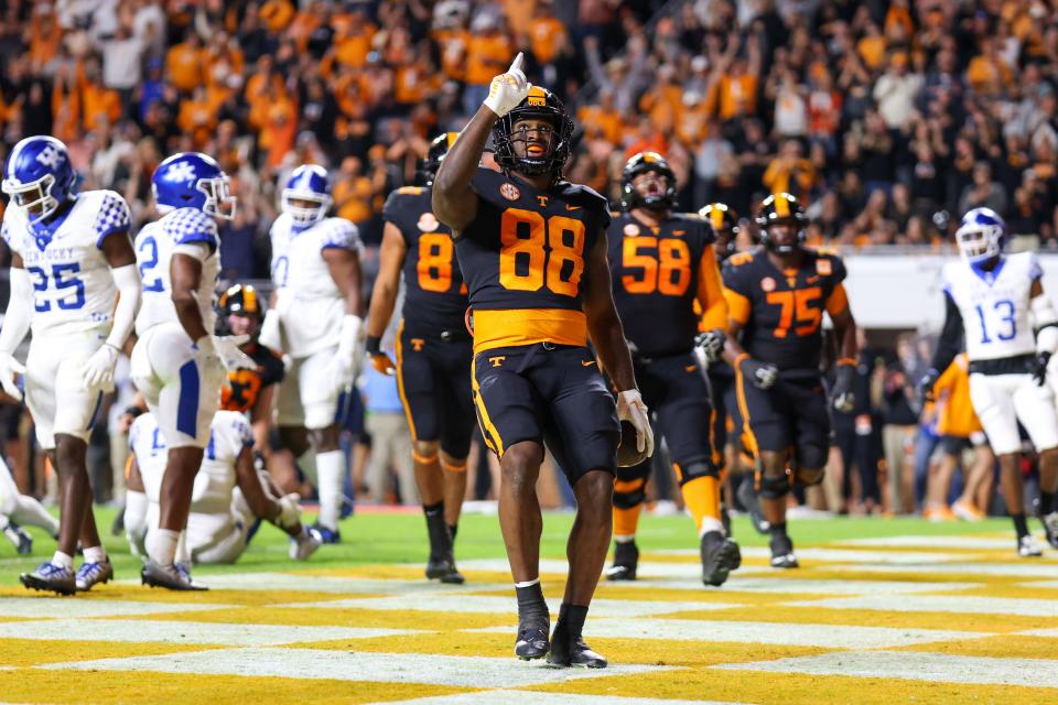 Tennessee tight end Princeton Fant (88) reacts after scoring a touchdown against Kentucky during the first half at Neyland Stadium.