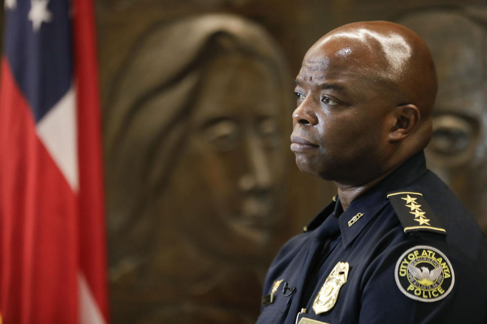 Rodney Bryant, jefe interino del Departamento de Policía de Atlanta, habla con The Associated Press el jueves 18 de junio de 2020, en esa ciudad. (AP Foto/Brynn Anderson)