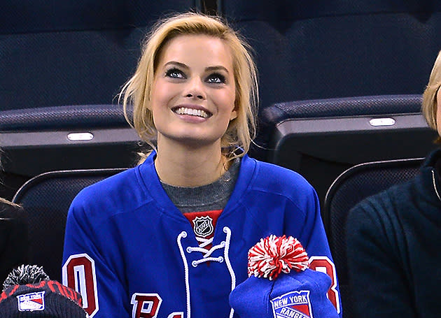 dyr her ebbe tidevand Margot Robbie is a massive New York Rangers fan; please come to the NHL  Awards