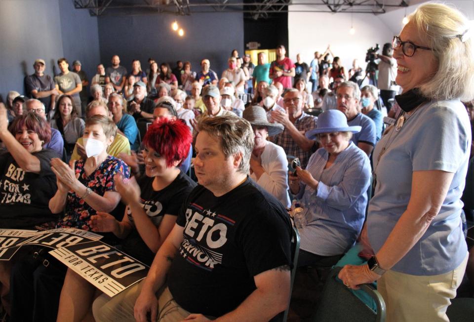 Texas gubernatorial candidate Beto O'Rourke recognizes Linda Goolsbee, right, the Democratic Party candidate for the state House of Representatives, during his Veterans Town Hall.