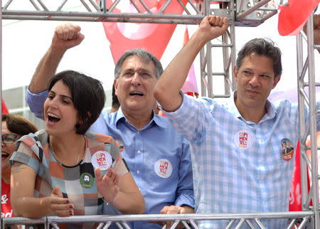 Brazilian presidential candidate Fernando Haddad (R), Minas Gerais state governor Fernando Pimentel and vice presidential candidate Manuela d'Avila attend a rally in Belo Horizonte, Brazil October 5, 2018. REUTERS/Washington Alves