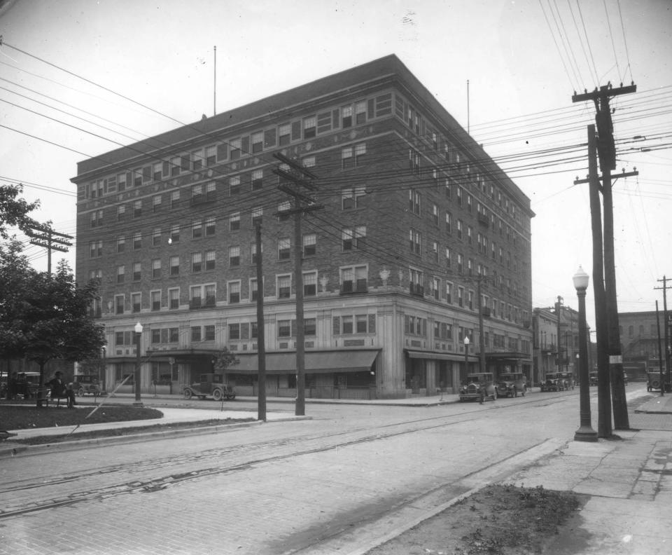 Hotel Roberts in the early 1920s.