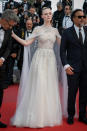 Noch eine Vertreterin der elfengleichen Kostüme in Weiß und Silber, das irgendwie wie ein Brautkleid wirkte – und tatsächlich auch eines war: Elle Fanning trug zur "The Specials"-Premiere in Cannes ein prinzessinnenhaftes Brautkleid von Reem Acra. (Bild: Getty Images)