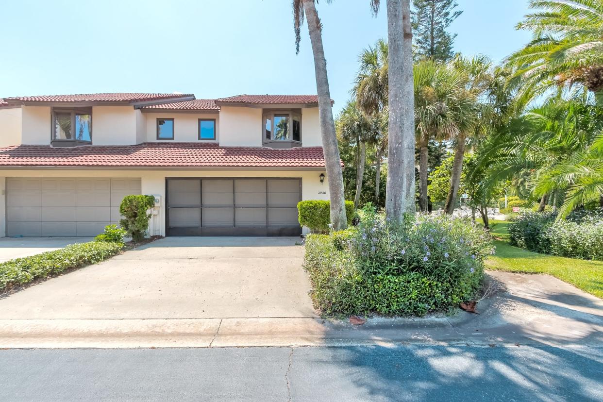 This beautiful end-unit townhome is located across from the Atlantic in the sought-after Daytona Beach Shores subdivision of Town Homes by the Oceans.