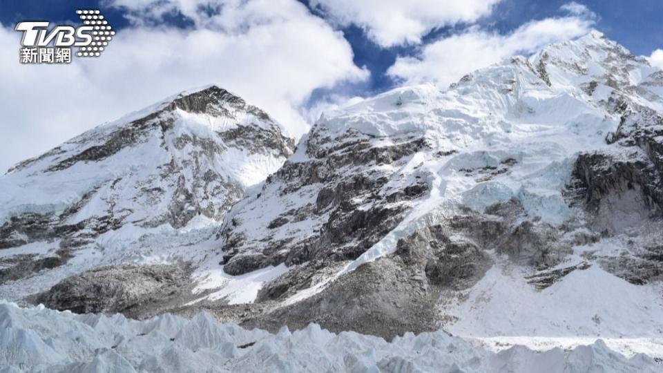 聖母峰上的積雪因氣候變遷逐漸融化。（示意圖／shutterstock 達志影像）