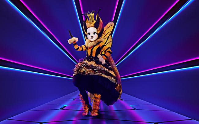 masked-singer-queen-bee