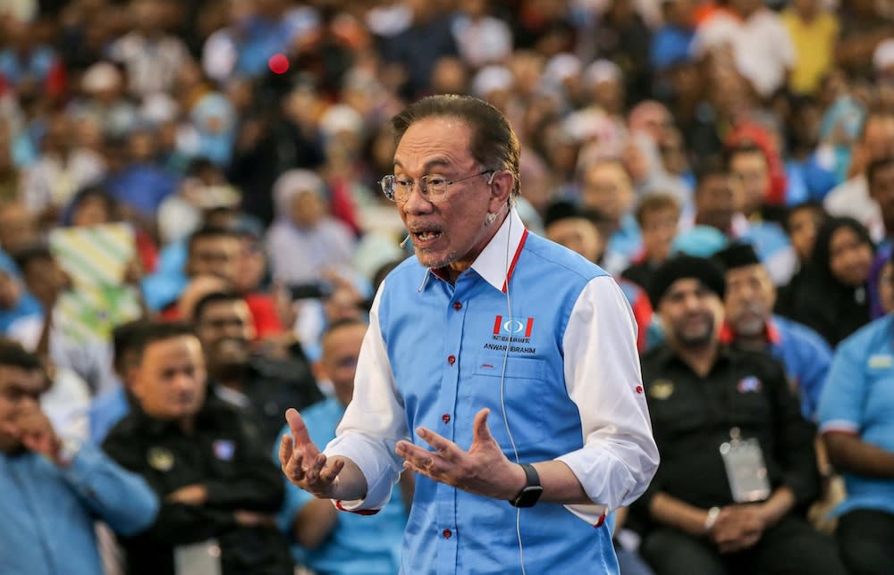 PKR president Datuk Seri Anwar Ibrahim officiates the Perak PKR Convention in Kuala Kangsar December 3, 2019. — Picture by Farhan Najib