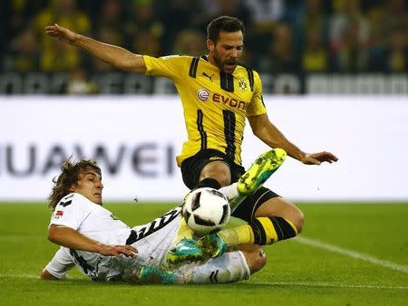 Football Soccer - Borussia Dortmund v SC Freiburg - German Bundesliga - Signal Iduna Park, Dortmund, Germany - 23/09/16 Gonzalo Castro of Borussia Dortmund and Caglar Soeyuencue (L) of SC Freiburg in action. RUTERS/Thilo Schmuelgen