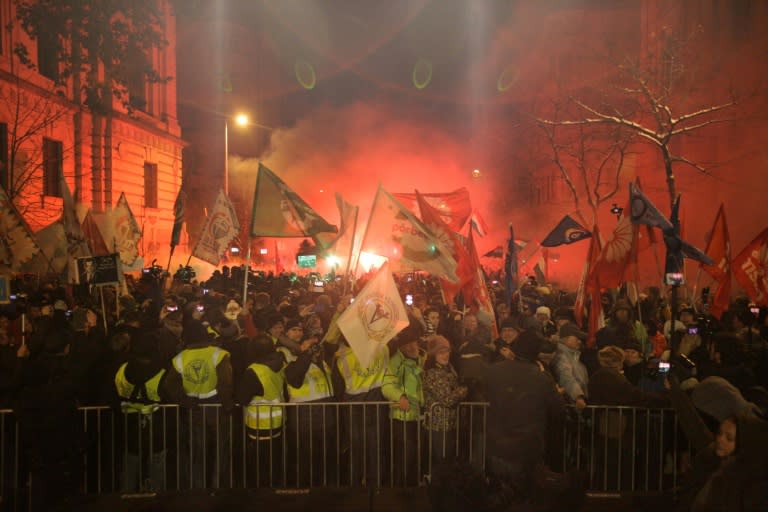 Opposition parties in Hungary hoping to draw tens of thousands of demonstrators to a rally in Budapest on Saturday in new protests against a controversial labour reform signed into law last month