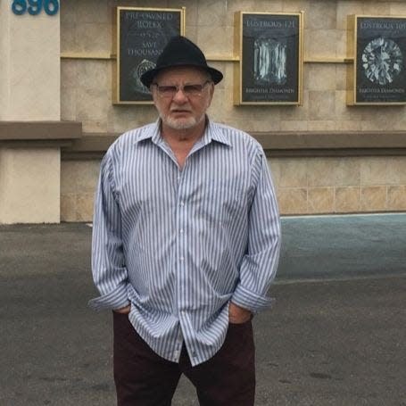 Frank Cullotta, in 2016, stands in front of the former Bertha’s Gifts and Home Furnishings store in Las Vegas. Cullotta’s Hole in the Wall Gang burglary ring was busted trying to enter Bertha’s on July 4, 1981. Cullotta died Aug. 20 at 81.