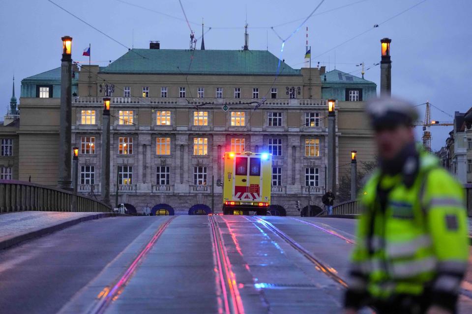 捷克首都布拉格查理大學（Charles University）21日發生校園槍擊案，造成14人喪生、25人受傷，這是捷克史上最嚴重的大規模槍擊案。（美聯社）