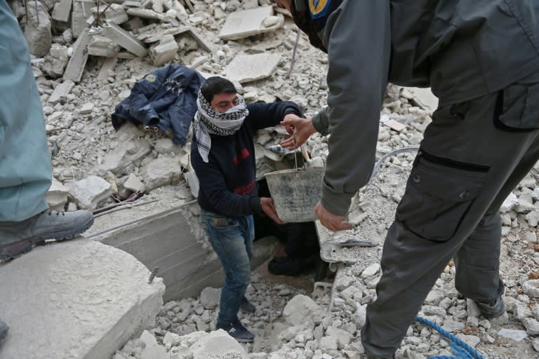 A daily "humanitarian pause" announced by Russia has allowed rescuers to search for suvivors and bodies in the rubble of buildings destroyed in the bombardment of Syria's Eastern Ghouta