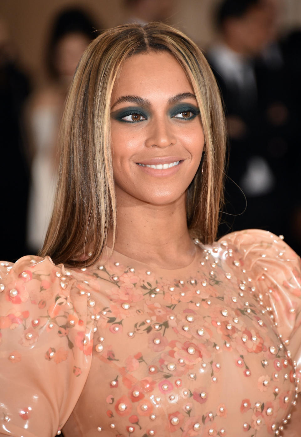 <p> This bold dark green shade of eyeshadow was the perfect contrast to Beyoncé’s peach gown worn to the 2016 Met Gala. To let the statement eye stand out, the rest of her make-up was kept understated with a little blush and a neutral lip. </p>