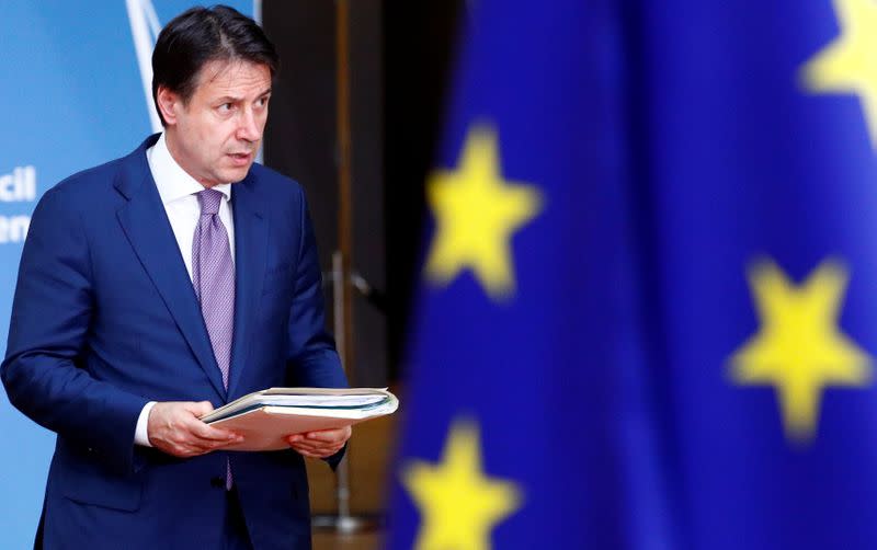 El primer ministro italiano Giuseppe Conte llega a la cumbre de líderes de la Unión Europea dominada por Brexit, en Bruselas, Bélgica