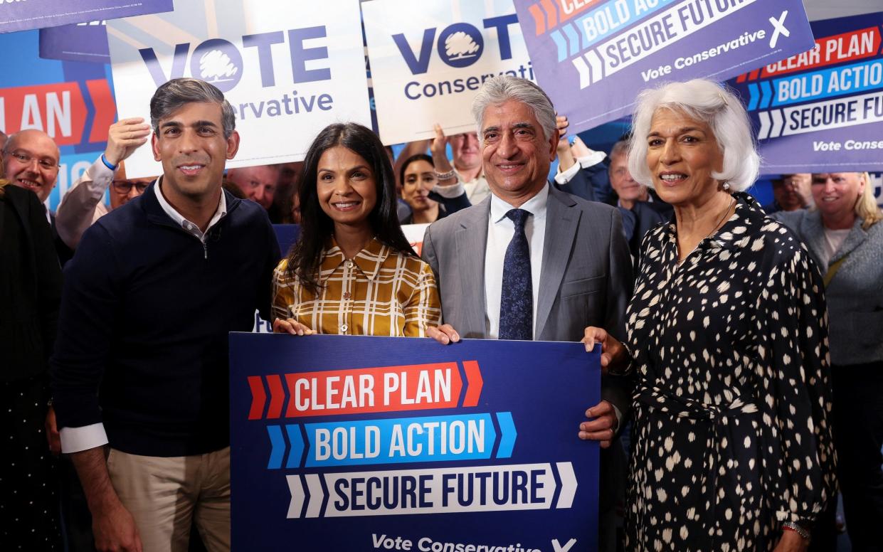 Rishi Sunak, his wife Akshata Murty and his parents Usha and Yashvir Sunak