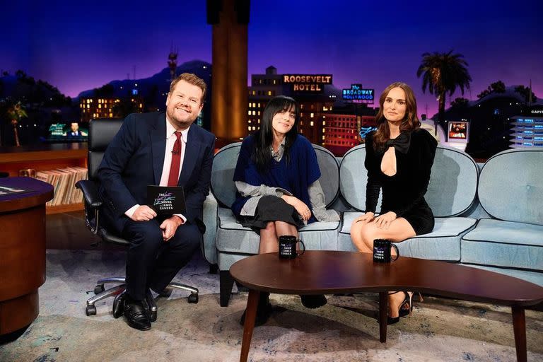 La noche del martes tuvo a Billie Eilish y Natalie Portman como invitadas estrella en The Late Late Show de James Corden 