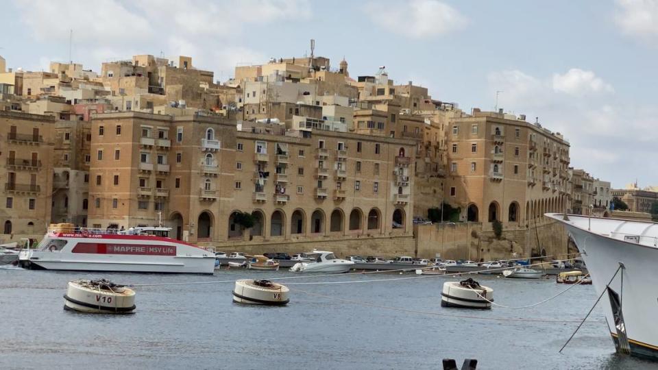 Desembarcadero de barcos de turismo en La Valeta, Malta.