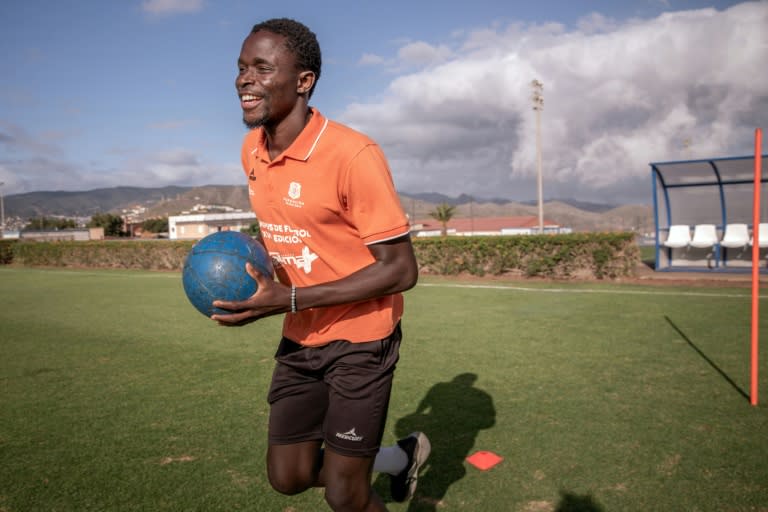 El fútbol ayuda a los jóvenes inmigrantes a encontrar su lugar en las Islas Canarias de España