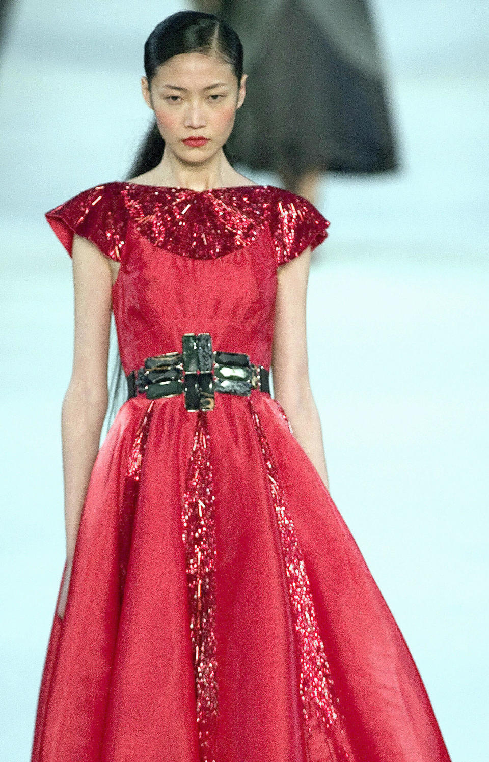 A model presents a creation during the Fendi fashion show on the Great Wall of China at Badaling, Oct. 19, 2007.&nbsp;